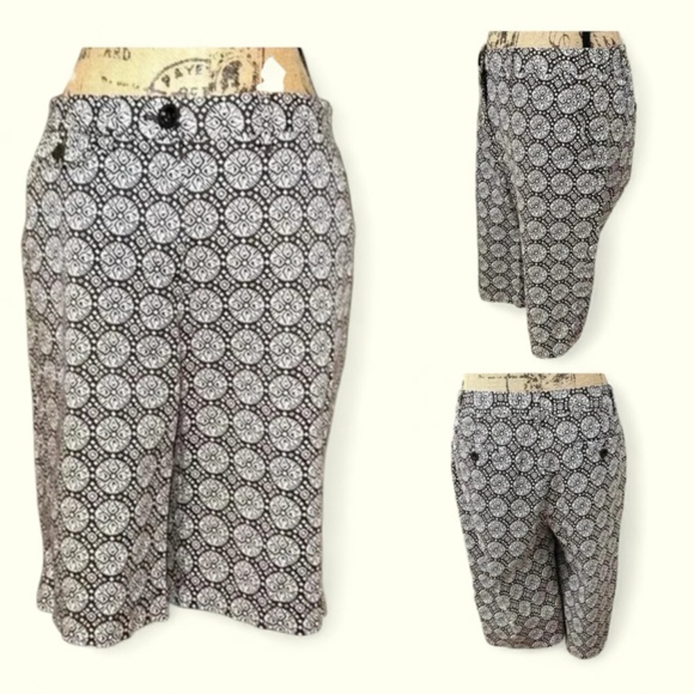 ⭐️ Talbots Brown & White Geometric Print Cropped Pants – Chic & Comfortable…